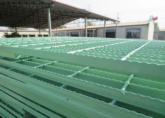 ประเทศจีน ท่อระบายน้ำเคลือบด้วย PVC หุ้มฉาบด้วยตะแกรงเหล็กชุบสังกะสี ผู้ผลิต
