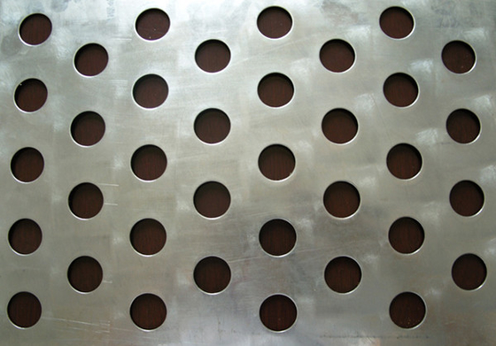ประเทศจีน Customized different hole 1mm Iron plate Galvanized perforated metal mesh ผู้ผลิต