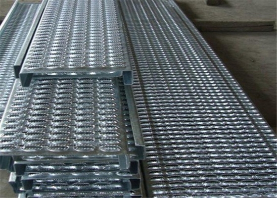 ประเทศจีน บันไดเหล็กชุบสังกะสีทนความร้อนบันไดด้านนอกเหล็กกล้า Q235 Steel ผู้ผลิต