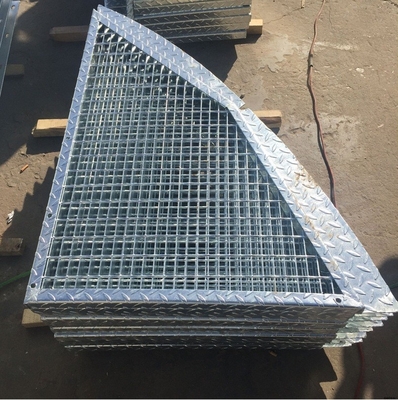 ประเทศจีน แผ่นป้องกันการสึกหรอแบบ Outdoor Slating, 30 * 3mm Metal Grid Flooring ผู้ผลิต