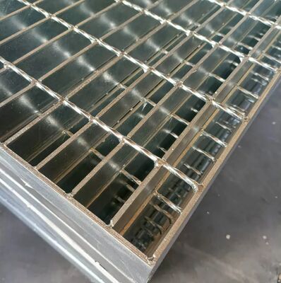 เครื่องปั่นเหล็กเหล็กกระปุกร้อนด้วย 30X5 สายเหล็กใน serrated หรือเรียบปลาย