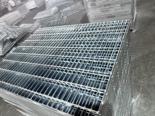 Hot-Dip Galvanized Heavy-Duty Steel Grating Drain Cover G505/30/100W Walkway Tread Plate