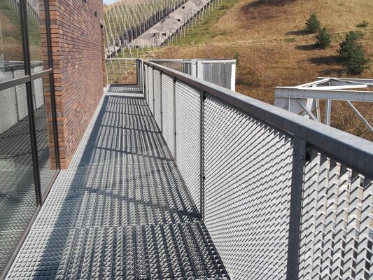 เครื่องปั่นป้อนเหล็กความแข็งแรงสูง รางสําหรับการใช้งานภาระหนักที่มีโครงสร้างแข็งแรง