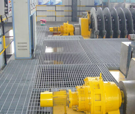 ตะแกรงเหล็กชุบสังกะสีแบบจุ่มร้อนขนาด 32X5 มม. ที่ปรับแต่งได้สำหรับการใช้งานกลางแจ้ง