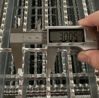 Hot-Dipped Galvanized Steel Grating with High Tensile Strength and Corrosion Resistance for Industrial Use