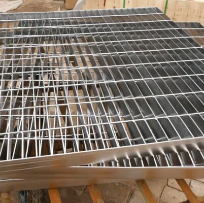 หน่วยงานหนัก anti-sliding Steel Grating Drain Cover พร้อมคุณสมบัติต่อต้านกรด / แอลคาลีสําหรับการใช้ในกลางแจ้ง