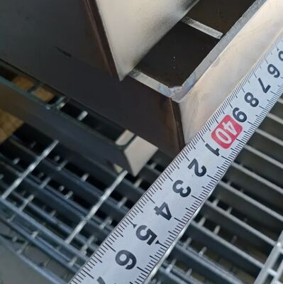 เครื่องปั่นเหล็ก 40X3mm 800X1600mm แบบหมักร้อนสําหรับครอบคลุมระบายน้ําอุตสาหกรรมและทางเดิน