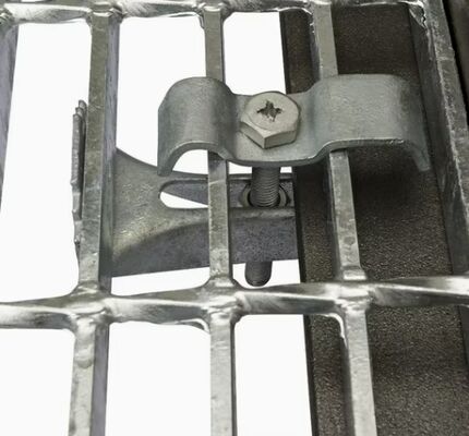 ANSI Standard Stainless Steel Heavy-Duty Stair Tread Grating สําหรับความปลอดภัยในอุตสาหกรรม