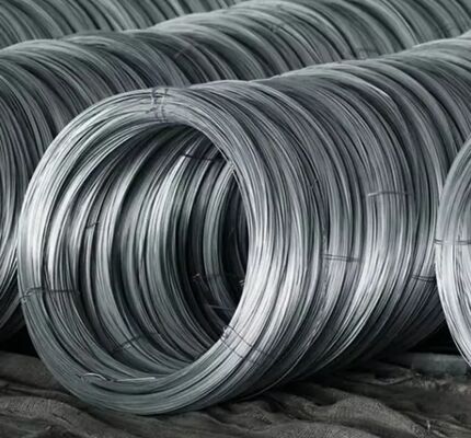 ลวดเหล็กกัลวาไนซ์ชุบสังกะสีร้อนด้วยเหล็กคาร์บอนต่ำ Q195 และเคลือบสังกะสี 30-60 กรัม/ตารางเมตร สำหรับงานก่อสร้างและมัด