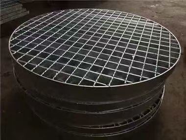 Q235 สแตนเลสคาร์บอน Walking Steel Grating with Hot Dip Galvanized and Serrated Surface for High Strength and Durability สแตนเลสขัดขวางด้วยสแตนเลสขัดขวางด้วยสแตนเลสขัดขวางด้วยสแตนเลสขัดขวางด้วยสแตนเลสขัดขวางด้วยสแตนเลสขัดขวางด้วยสแตนเลสขัดขวางด้วยสแตนเลสขัดขวางด้วยสแตนเลสขัดขวางด้วยสแตนเลสขัดขวางด้วยสแตนเลสขัดขวางด้วยสแตนเลสขัดขวางด้วยสแตนเลสขัดขวางด้วยสแตนเลสขัดขัดขวางด้วยสแตนเลสขัดขัดขวางด้วยสแตนเลสขัดขัดขวาง